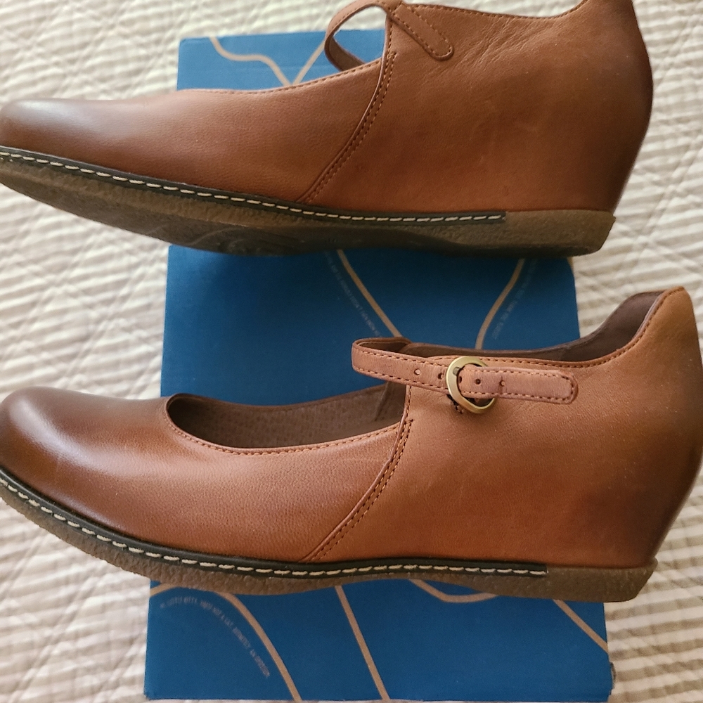 Shoes, Dansko,light brown, size 39 US 8.5